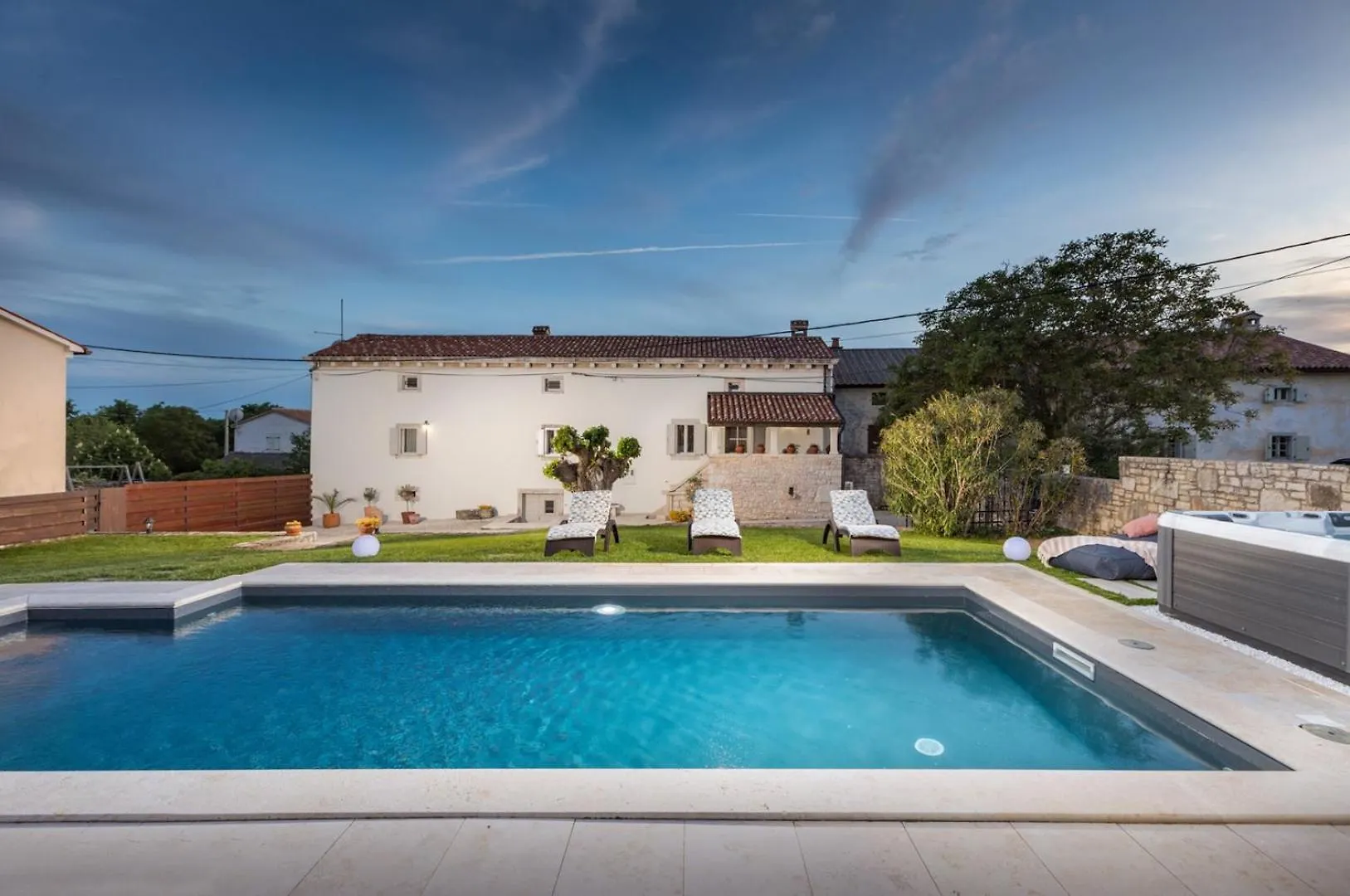 Villa Jona Zuzici 0*,